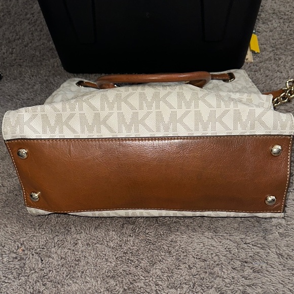 Michael Kors White and Brown Signature Tote Bag - Picture 7 of 10